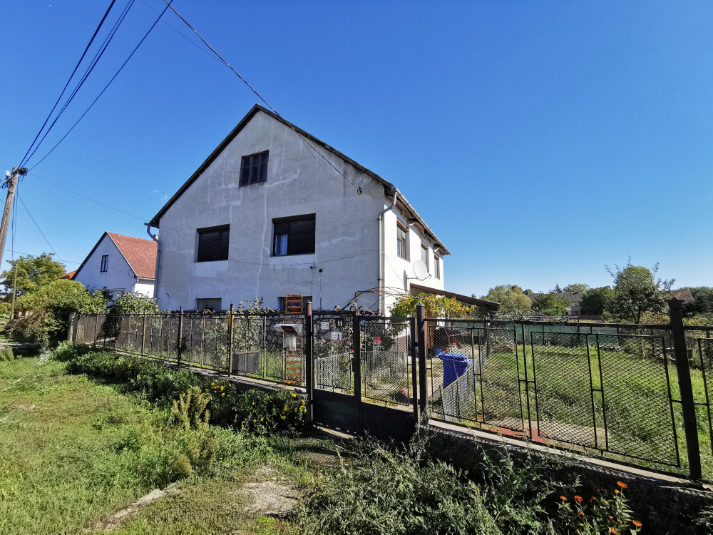 6 izbový rodinný dom v obci Karcsa