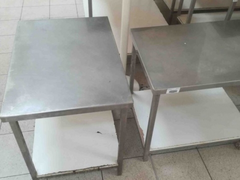 Malé nerezové stoly