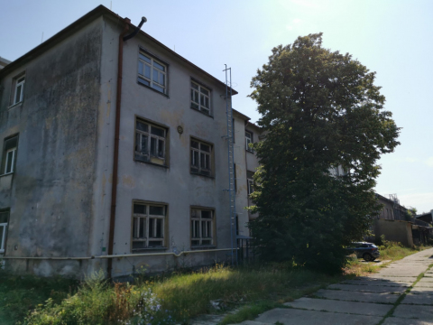 Výrobné objekty v areáli spoločnosti Istrochem.