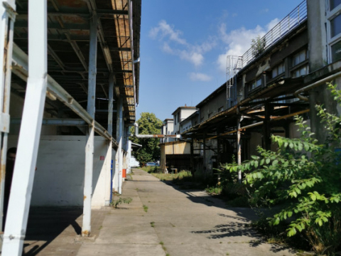 Výrobné objekty v areáli spoločnosti Istrochem.