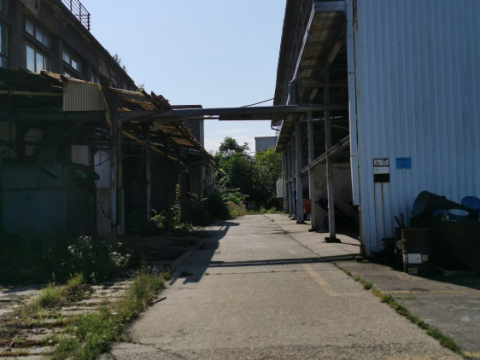 Výrobné objekty v areáli spoločnosti Istrochem.