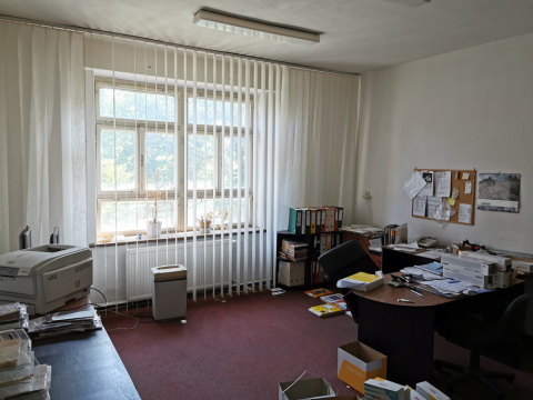 Výrobné objekty v areáli spoločnosti Istrochem.