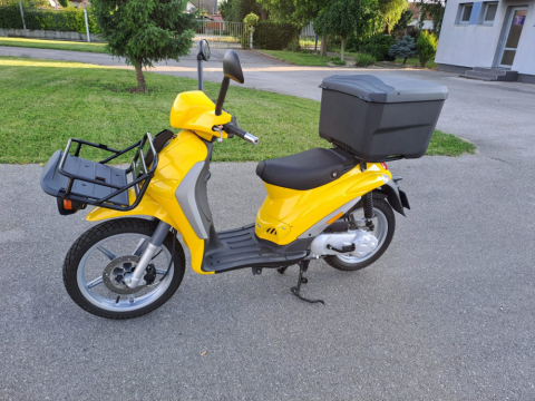 12 kusov nových skútrov Piaggio Liberty