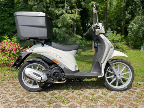 12 kusov nových skútrov Piaggio Liberty