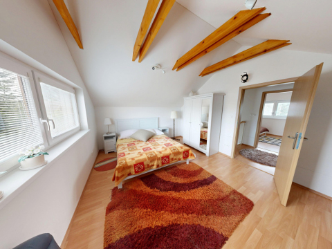 Celoročne obývateľný rekreačný dom pri Vojčianskom jazere (CHKO Dunajské Luhy) 30 min. od Bratislavy