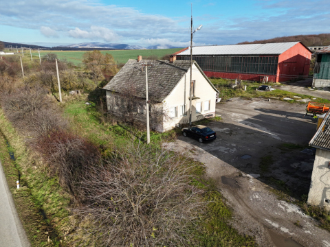 Predaj stavieb v areáli na okraji obce Dubodiel v okrese Trenčín