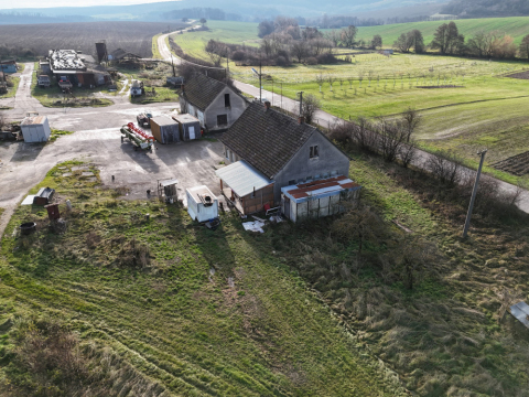 Predaj stavieb v areáli na okraji obce Dubodiel v okrese Trenčín