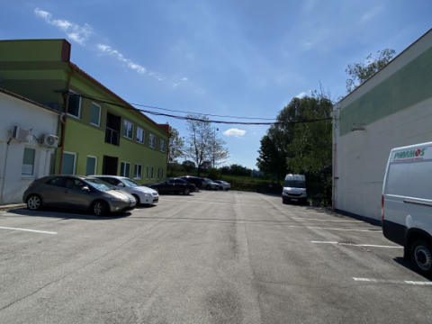 Online aukcia súboru nehnuteľného a hnuteľného majetku