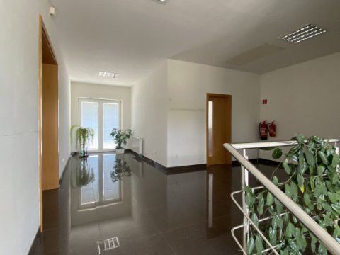 OnlineAukcia súboru nehnuteľného a hnuteľného majetku