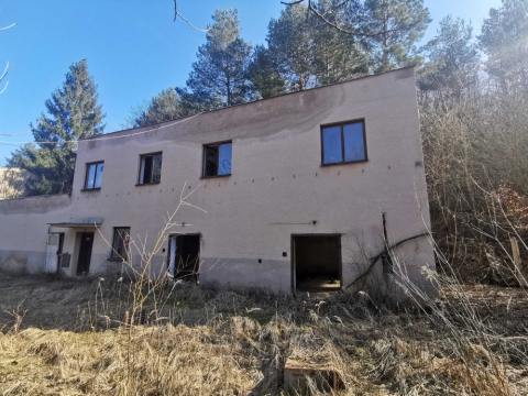 Predaj stavieb v areáli bývalého družstva v obci Ružiná