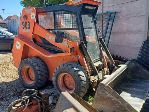 Nakladač LOCUST L 903 - poničené