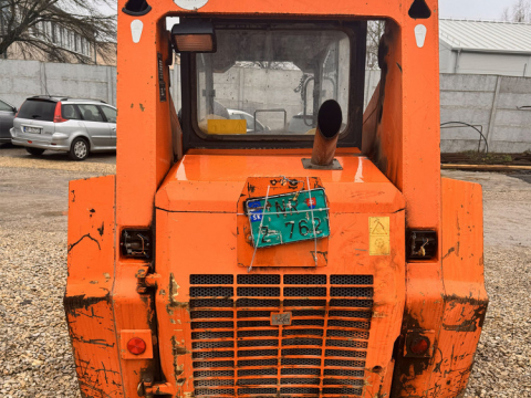 Nakladač LOCUST L 903 - poničené